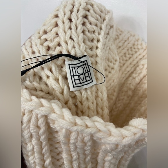 NWT TOTEME Turtleneck Hand Knitted Wool Top Buttercream Size Large - Picture 9 of 15